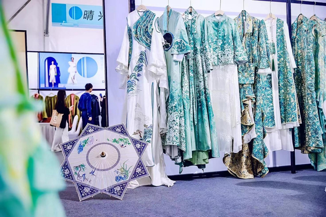 新长征 新智尚--2022江西纺织服装周暨江西（赣州）纺织服装产业博览会隆重举行