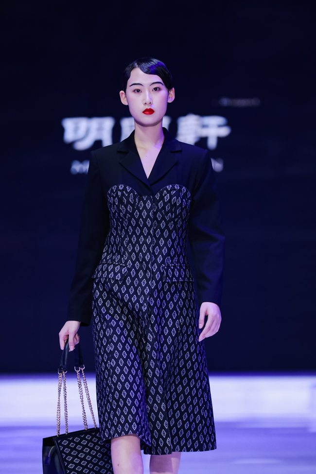 时尚发布 | 中国民族的千禧之年：明图轩牛仔趋势发布@2022江西纺织服装周