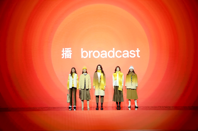闭幕大秀 | 3022：「播 Broadcast」冬季新品发布@2022江西纺织服装周