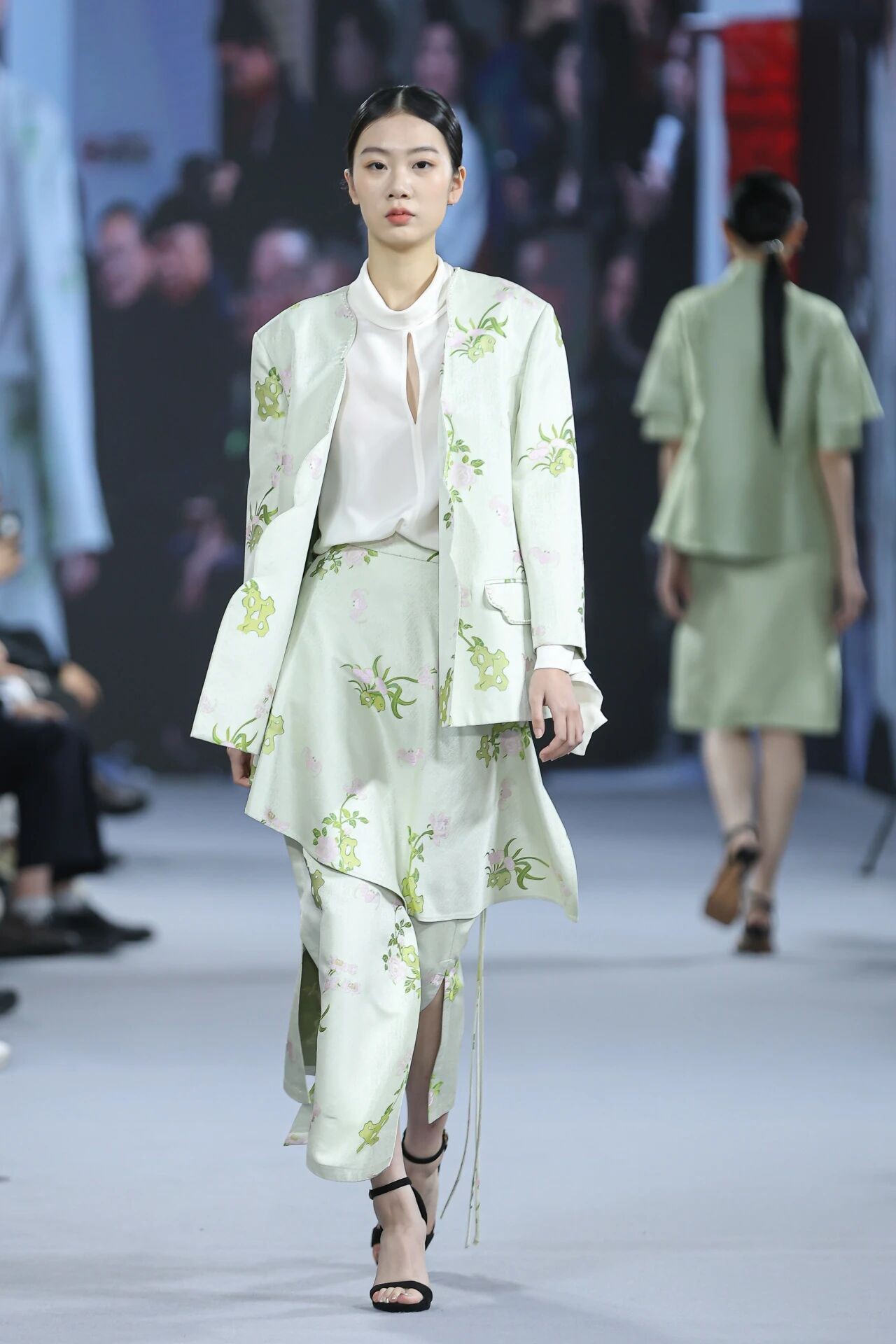 1763349946444839.jpg 微信图片_2025-11-17_094438_953.jpg